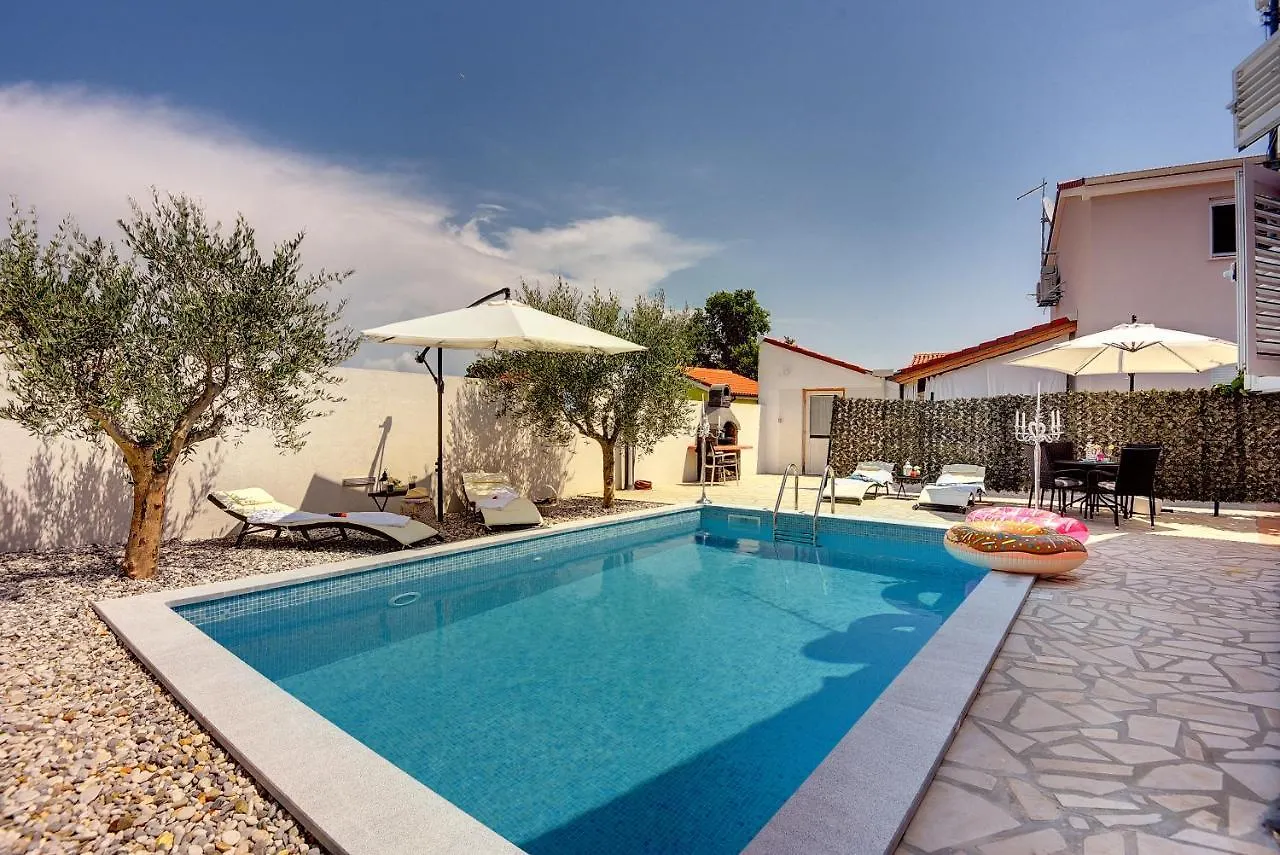 Holiday Home Michelle Sisan 0*,  Croatia
