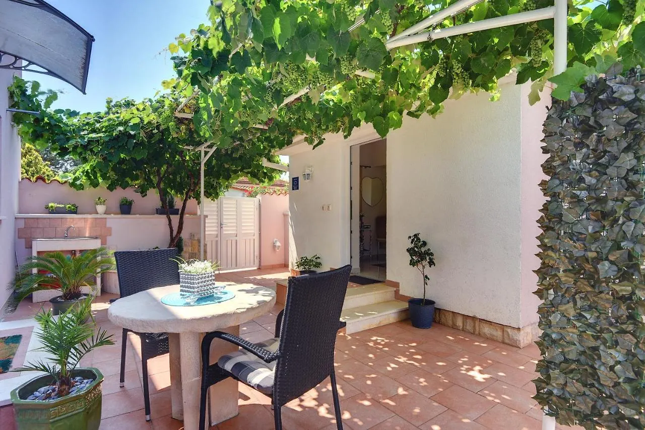 Holiday Home Michelle Sisan 0*,