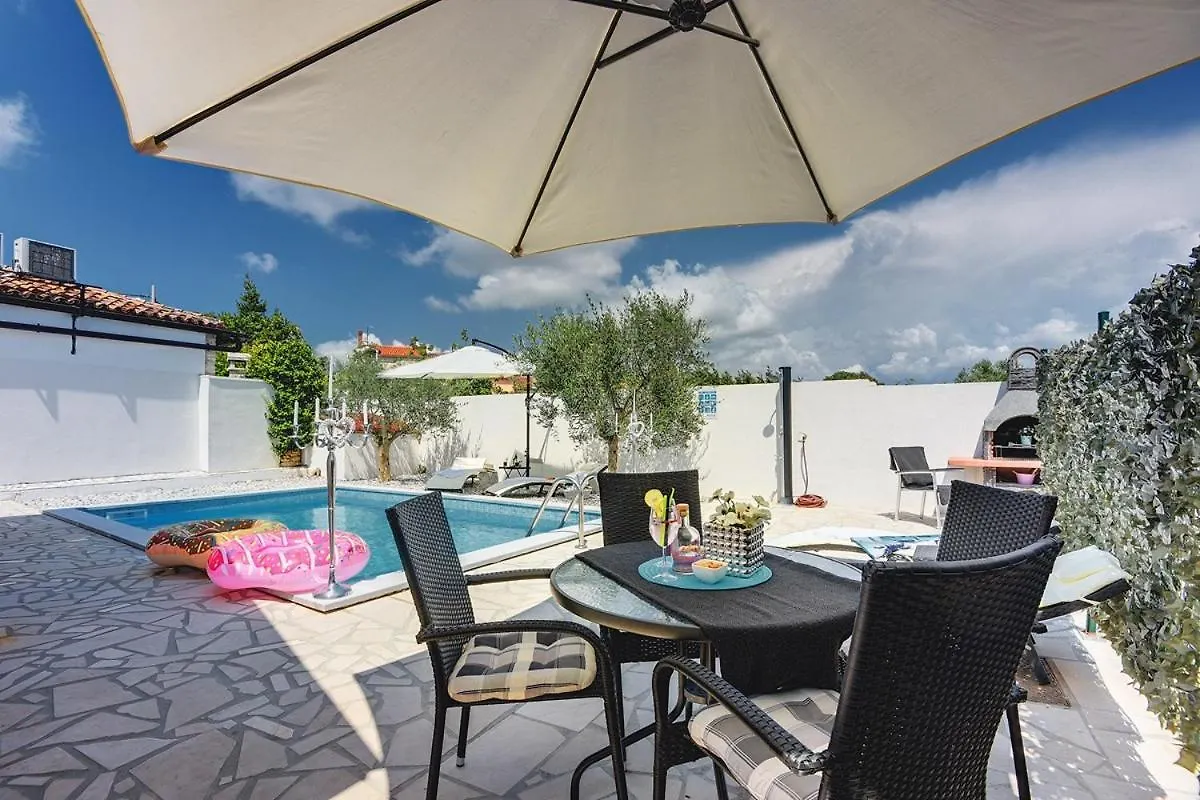 Holiday Home Michelle Sisan 0*,