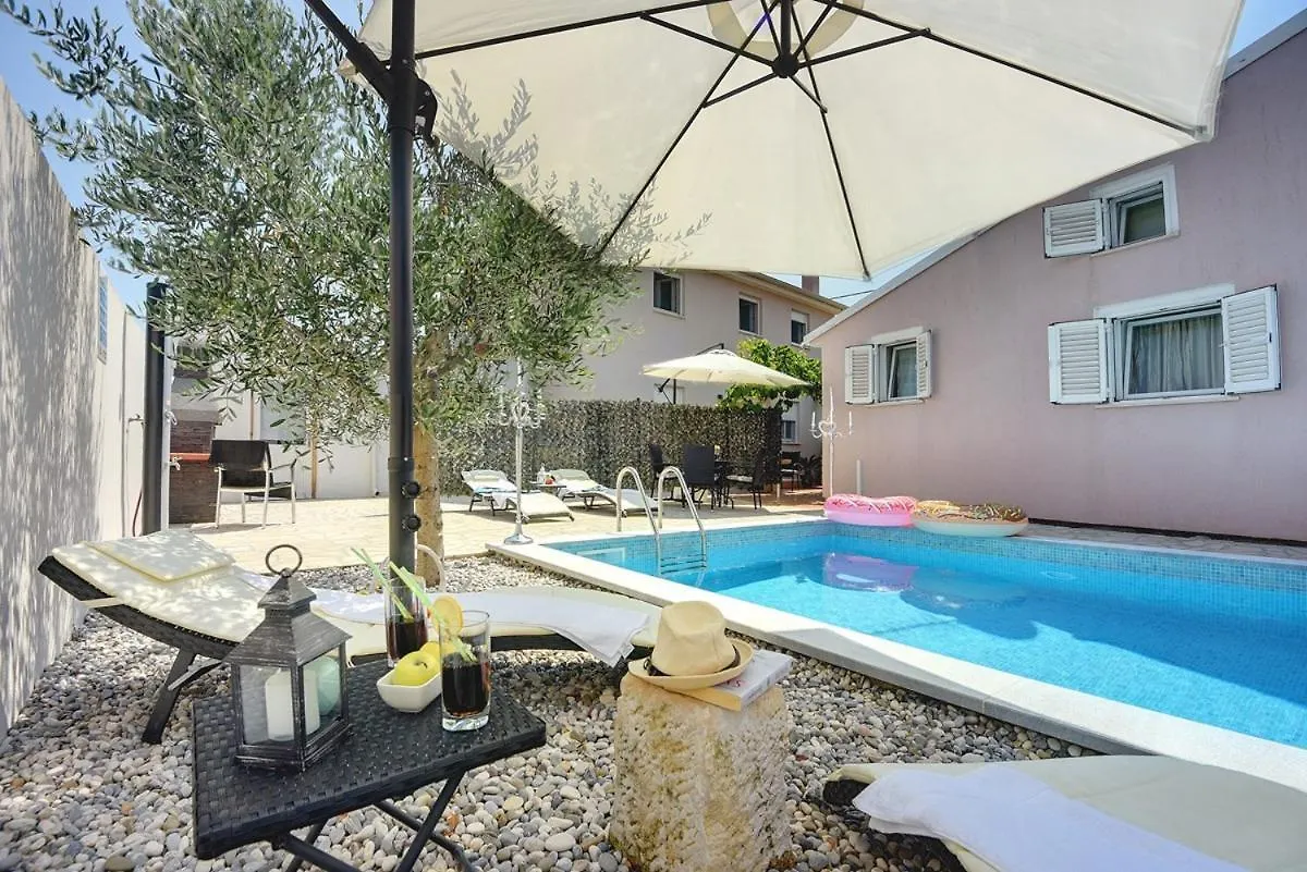 Holiday Home Michelle Sisan